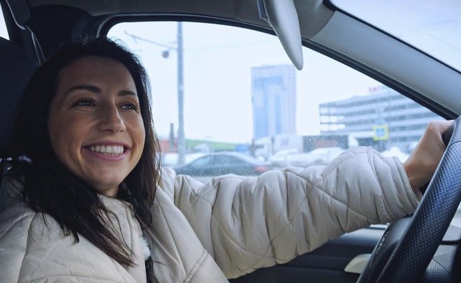 Солистка группы "Мураками" Диляра Вагапова поработала водителем бесплатного социального такси