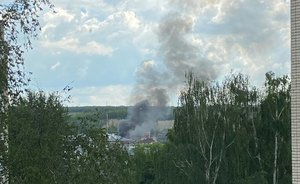 В казанских Дербышках происходит сильный пожар в частном секторе
