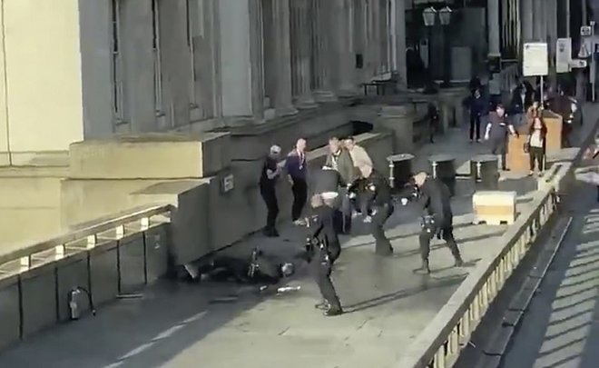 В результате теракта в центре Лондона погибли два человека