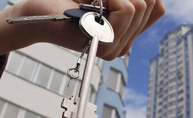 Госжилфонд выдает ключи новоселам соципотечного дома в Нижнекамске
