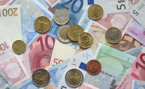 Курс евро впервые за два месяца опустился ниже 68 рублей