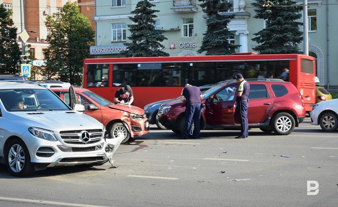 На улице Ершова в Казани из-за ДТП образовалась пробка