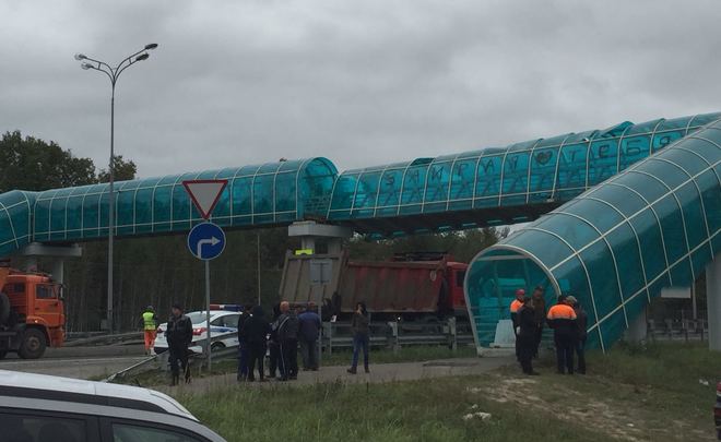 В Зеленодольском районе РТ КАМАЗ снес пешеходный мост