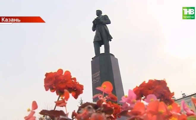 В Тукаевском районе Татарстана открыли первый памятник Габдулле Тукаю — видео