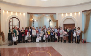 В Альметьевске еще 10 семей получили подарки от АКИБАНКа в честь рождения второго ребенка
