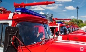 В Набережных Челнах в девятиэтажке загорелись сразу четыре балкона