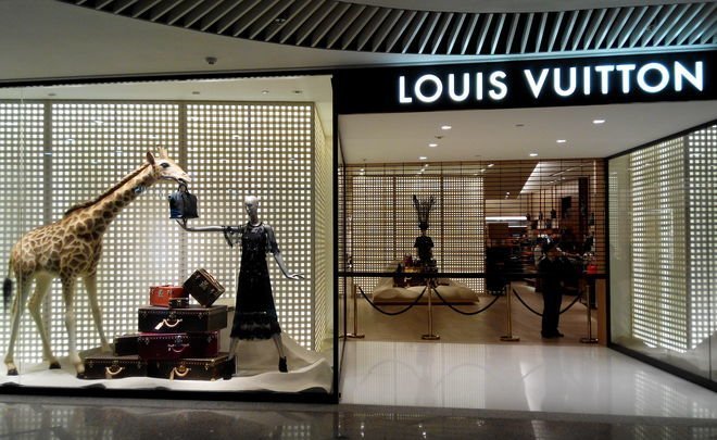 Клатч Louis Vuitton Chain Louise red  Louis vuitton Vuitton Bags