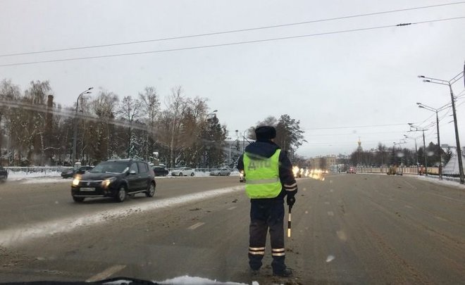В Казани Toyota врезалась в школьный автобус, пострадал ребенок