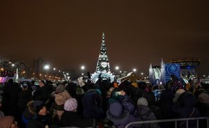 Главная елка Казани простоит возле Центра семьи «Казан» до конца февраля