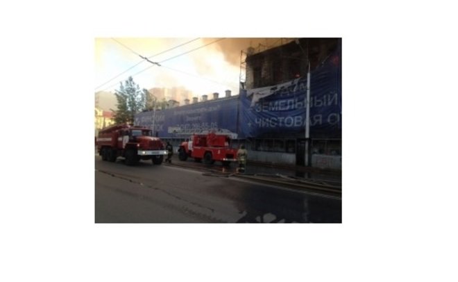 В центре Уфы произошел пожар в заброшенном историческом здании
