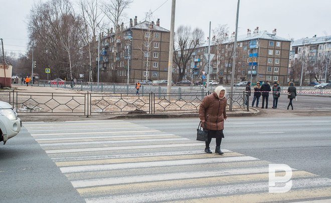 ГИБДД Татарстана планирует нанести предупреждающие надписи для пешеходов на асфальте