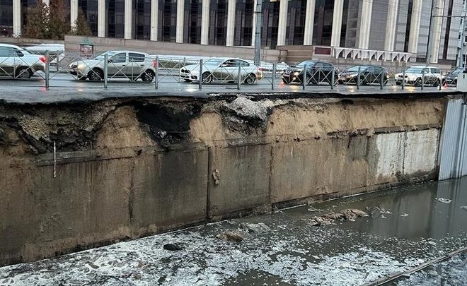 В Казани на Булаке частично обрушилась подпорная стенка