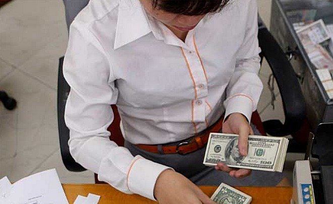 Крупнейшие банки РФ снижают ставки по валютным вкладам