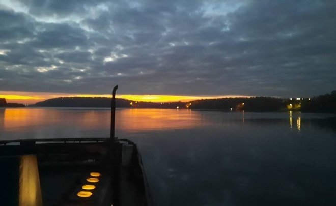 Транспортная прокуратура проверяет обстоятельства столкновения катера с баржей на Волге