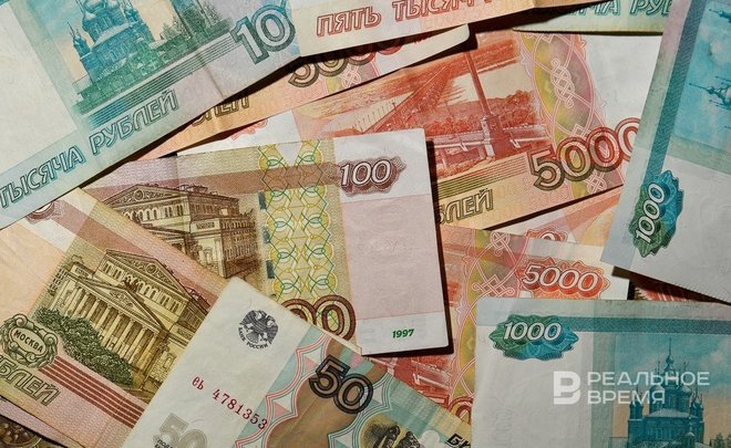 Чуть меньше половины россиян откладывает деньги регулярно