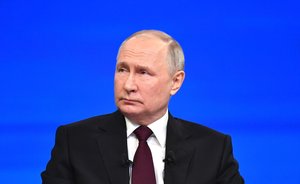 Владимир Путин первым подал документы на выдвижение в качестве кандидата на пост президента России