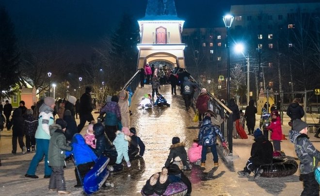 В Нижнекамске открыли городскую елку