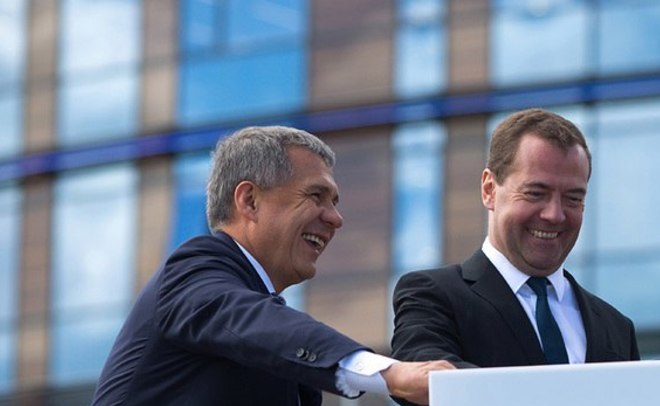 Медведев наградил Минниханова орденом Столыпина II степени
