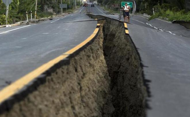 Число жертв землетрясения в Эквадоре выросло до 600 человек