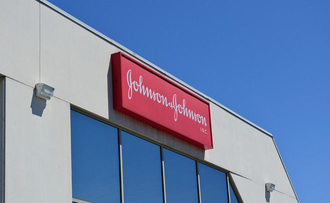 Johnson & Johnson выплатит 110 миллионов долларов заболевшей раком из-за продукции компании