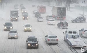 Почти 150 единиц техники очищают от снега трассы в Татарстане