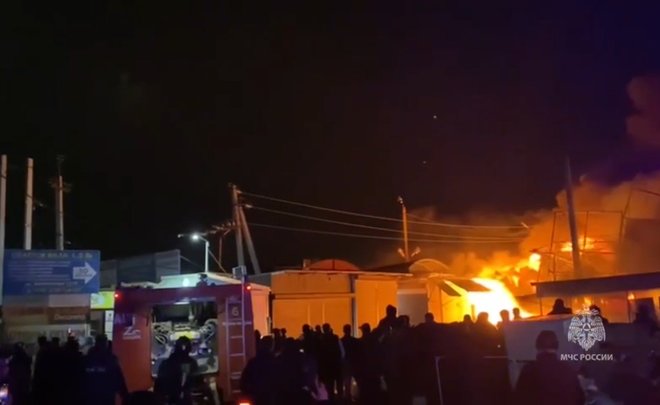 В Ростове-на-Дону горит рынок на площади 1 тысяча «квадратов»