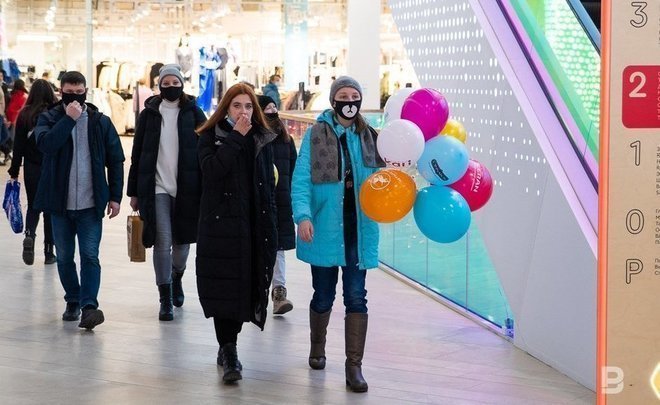 Россияне тратят больше всего денег в новогодние распродажи