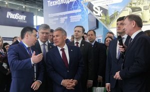 Президент Татарстана Рустам Минниханов посетил выставочный стенд ОАО «ТАИФ-НК»