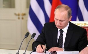 Путин подписал закон о финансовом омбудсмене