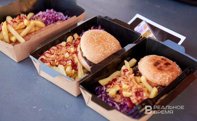 В Госдуме предложили запретить рекламу газировки и фастфуда в СМИ