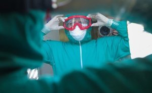 Минздрав РФ разрешил испытать вакцину от коронавируса на людях старше 60 лет