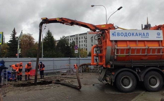 В Казани устанавливают причину просадки грунта у театра Камала — к работам привлекли спецтехнику