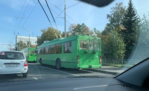 В Казани на улице Ершова из-за массовой остановки троллейбусов образовались заторы