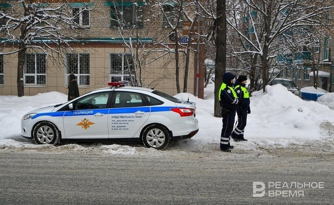 Житель Бавлов пойдет под суд за то, что «прокатил» полицейского на капоте своей машины