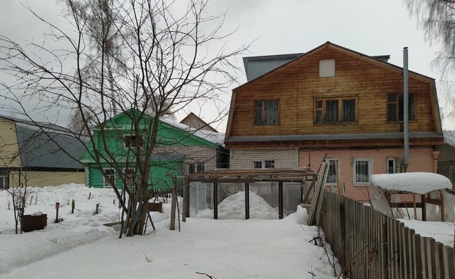 Житель Татарстана умер от падения на него снега с крыши частного дома