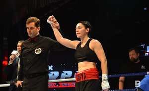 Очигава одержала победу в бою с Куценко за звание чемпионки мира по боксу