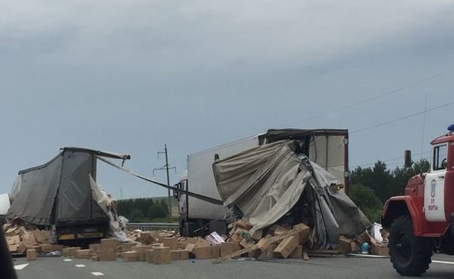 В Елабужском районе фуру разрубило пополам