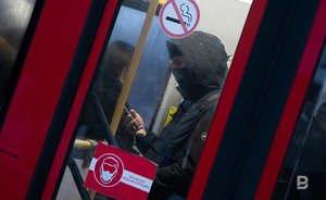 В челнинских автобусах молодые люди разрисовывают стены и спинки сидений