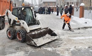 На уборку казанских улиц от снега вышли 527 дорожных рабочих и 251 единица техники