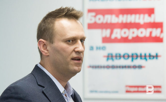 Суд продлил Навальному испытательный срок на год