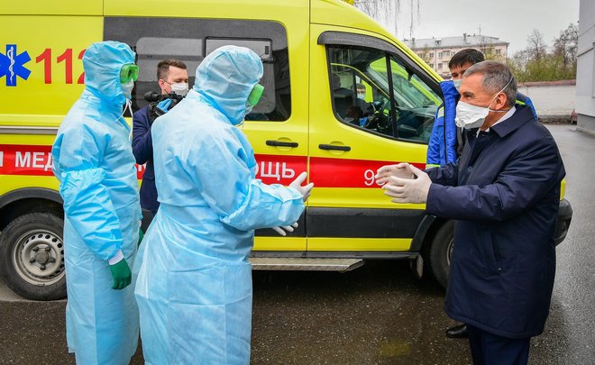 Минниханову показали «скорые», которые будут выезжать к больным коронавирусом