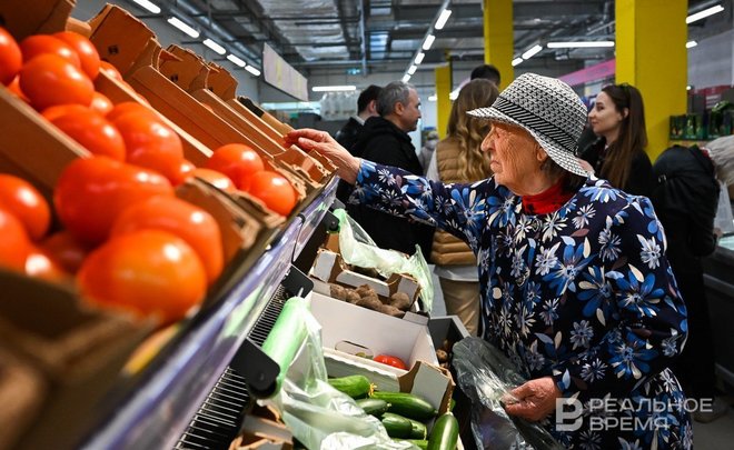 Официальная статистика: в Татарстане за неделю подешевели помидоры, бананы и чай