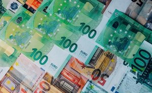 Курс евро на Мосбирже снизился до 52 рублей впервые с 2014 года