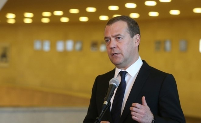 Медведев поручил представить предложения к закону об авиабезопасности