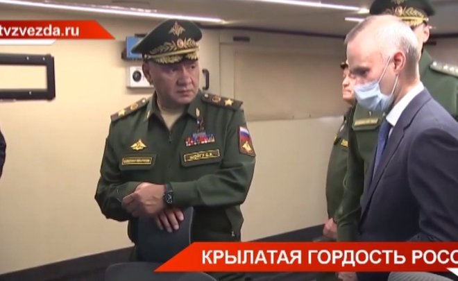 Министру обороны РФ Сергею Шойгу представили глубоко модернизированный самолет Ту-160 — видео