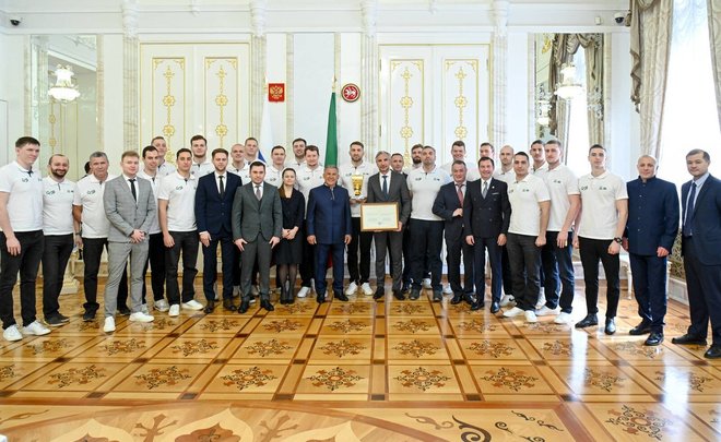 Минниханов наградил спортсменов «Синтеза»