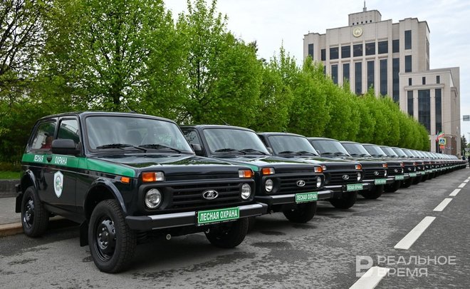 Рустам Минниханов вручил лесопатрульные машины учреждениям Минлесхоза Татарстана