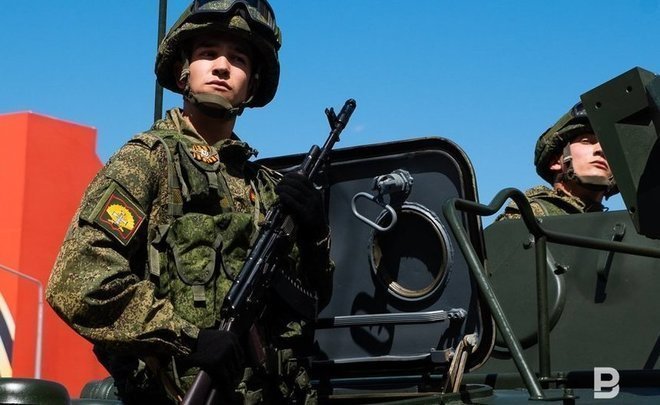 Правительство постановило повысить оклады военнослужащим