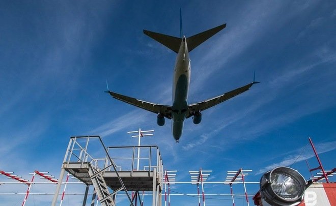 В Уфе уволили сотрудника аэропорта, пустившего на самолет женщину без документов и паспорта
