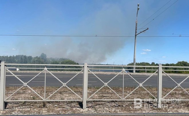 Возле 3-й транспортной дамбы в Казани произошло возгорание
